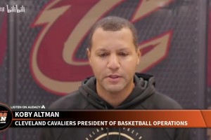 小贾伦·杰克逊飞抵盐湖城向球迷打招呼：非常兴奋来到这里！