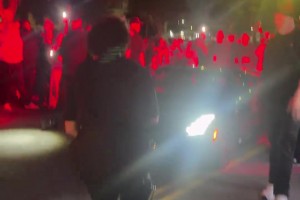 东契奇玩游戏作弊，詹姆斯笑疯了……