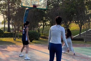 兄弟们快来，这里全是女生！