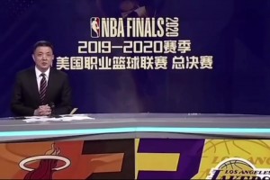 打球还有一点像库里！粉丝穿库里30号球衣并晒回村投篮包